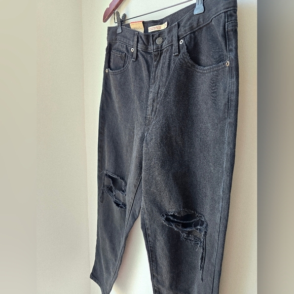 Levi's High Waisted Mom Jeans Denim Distressed Black Knee Ripped size 31 - Picture 7 of 9